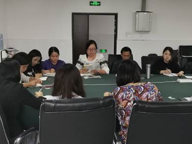 说明:F:\00 best365中国在线体育\106 党建\人工智能系党支部\201909\4 宣传稿\教师党员带领大家学习.jpg